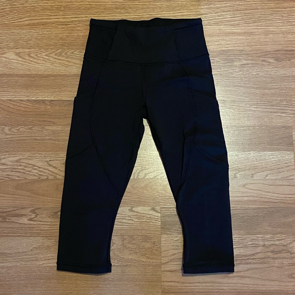 Lululemon Outrun Cropped Leggings